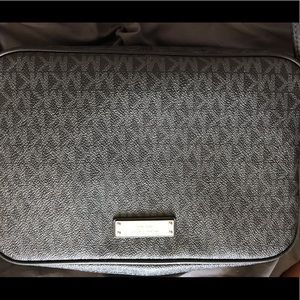 Michael kors crossbody bag